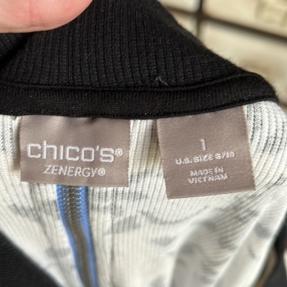 Chico’s Zenergy Floral Back Zipper Top - Picture 5 of 11